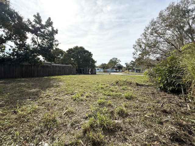 3 of 7 - 804 N 22nd Street, Fort Pierce, FL