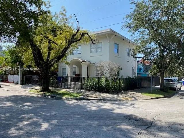 876 Sw 2nd Street, Miami