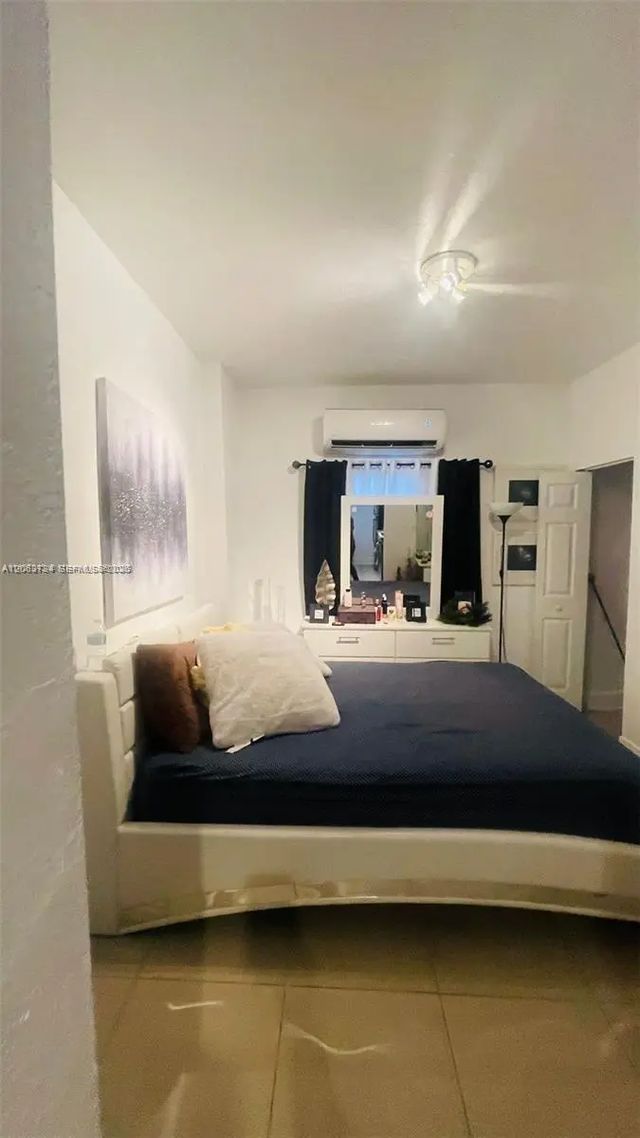4 of 9 - 876 Sw 2nd Street, Miami, FL