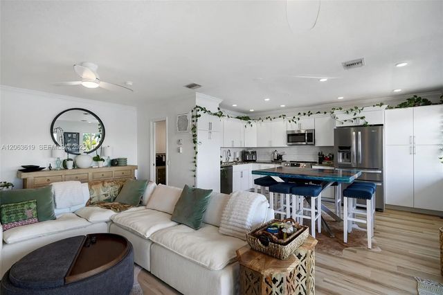 3 of 24 - 1201 S Riverside Drive #301, Pompano Beach, FL