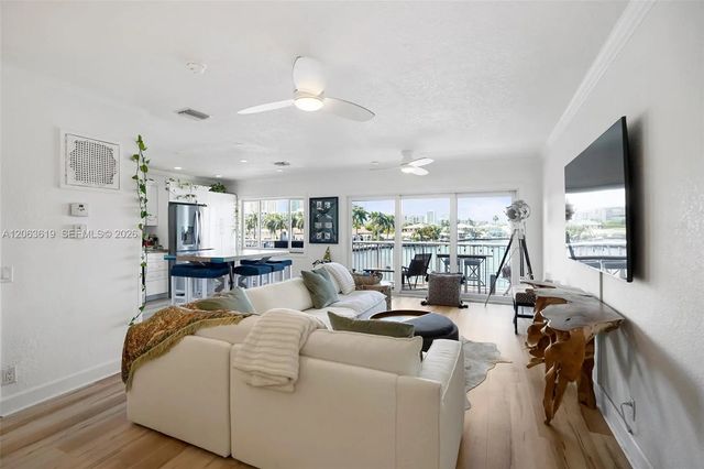 4 of 24 - 1201 S Riverside Drive #301, Pompano Beach, FL