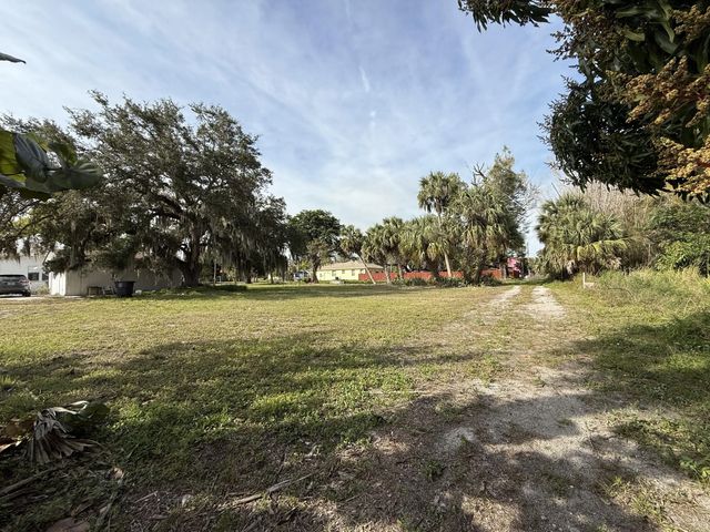 2 of 14 - 110 N 12th N Street, Fort Pierce, FL