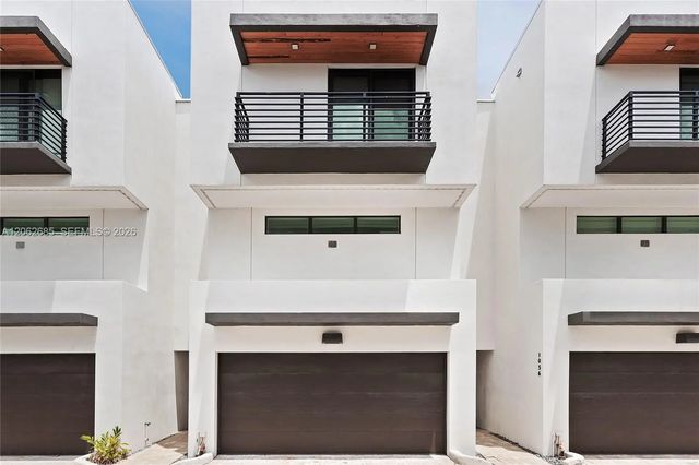 2 of 18 - 1054 N Victoria Park Road, Fort Lauderdale, FL