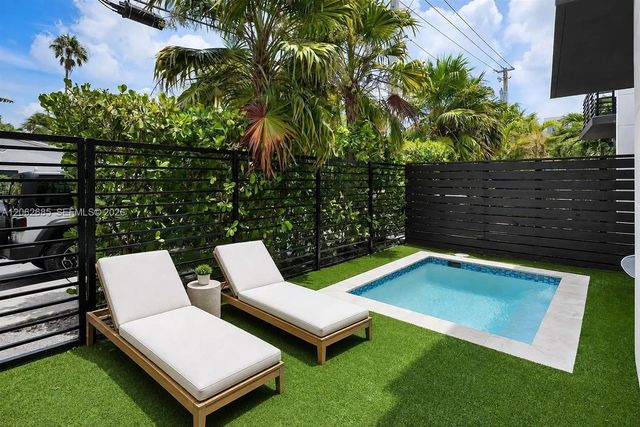 4 of 18 - 1054 N Victoria Park Road, Fort Lauderdale, FL