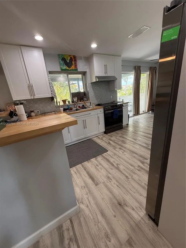2 of 13 - 3600 Nw 113th Avenue, Sunrise, FL