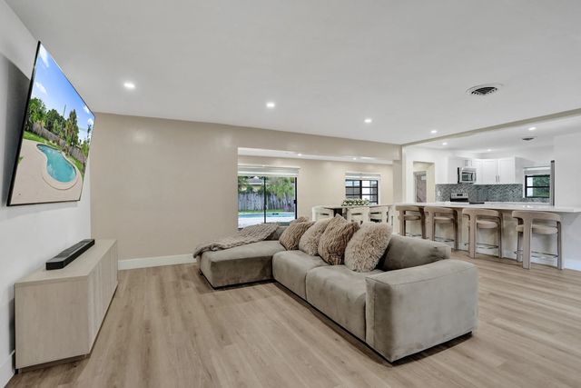 4 of 35 - 885 Azalea Court, Plantation, FL