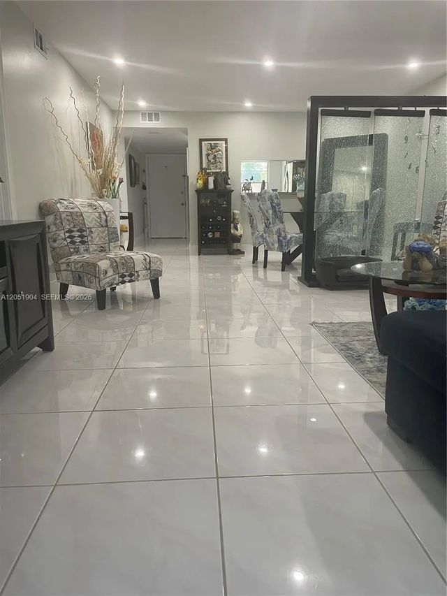 1011 Sw 125th Avenue #207m, Pembroke Pines