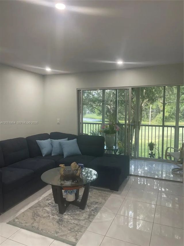 2 of 32 - 1011 Sw 125th Avenue #207m, Pembroke Pines, FL