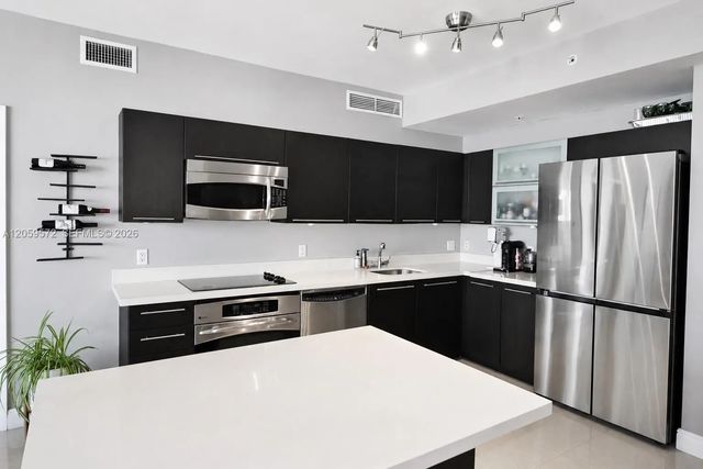 4 of 24 - 90 Sw 3rd Street #3212, Miami, FL