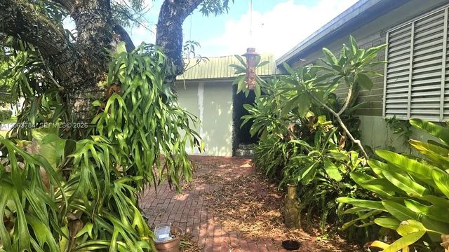 3 of 17 - 185 Ne 129th Street, North Miami, FL
