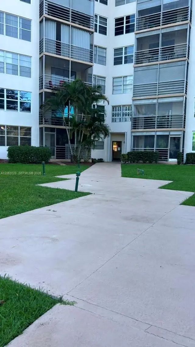 4 of 30 - 1300 Saint Charles Place #202, Pembroke Pines, FL