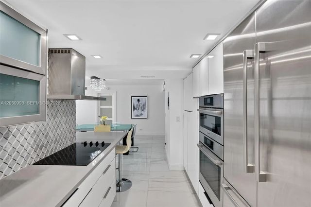 5 of 21 - 6039 Collins Avenue #1624, Miami Beach, FL
