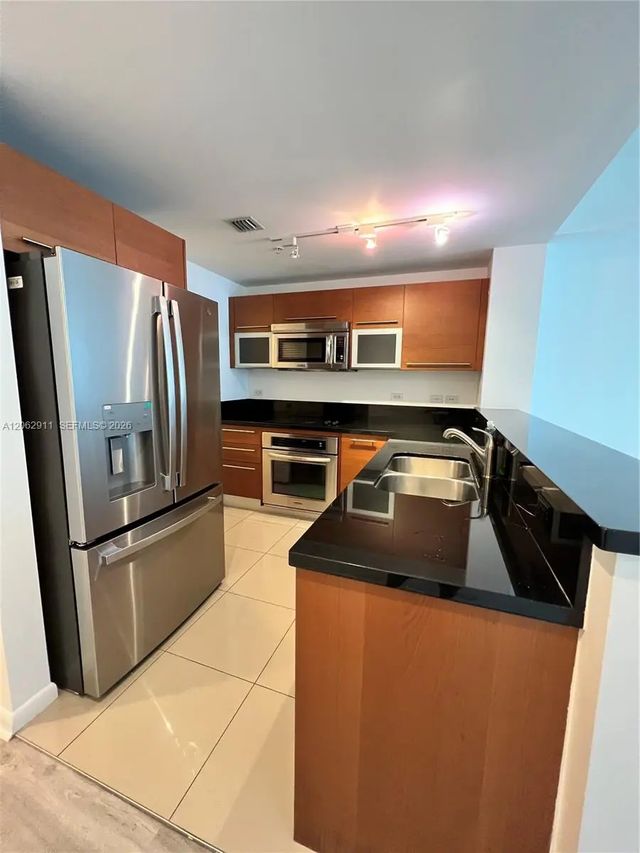 4 of 24 - 244 Biscayne Boulevard #2609, Miami, FL