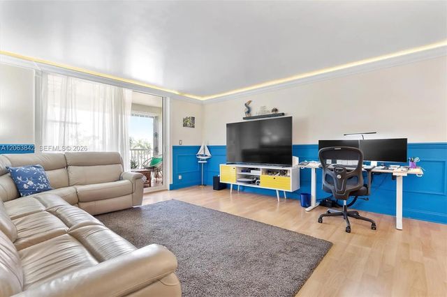 5 of 25 - 1000 Ne 12th Avenue #408, Hallandale Beach, FL