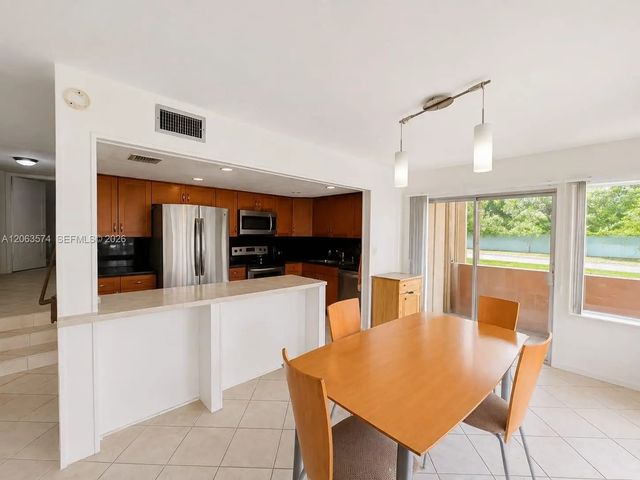 3 of 11 - 4850 Sw 63rd Terrace #413, Davie, FL