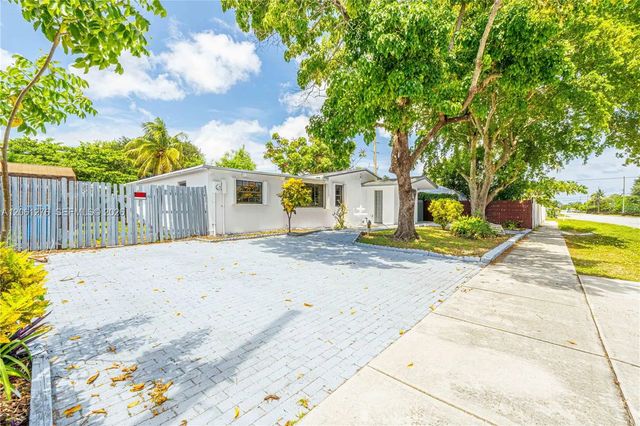 3 of 48 - 4011 Sw 32nd Street, West Park, FL