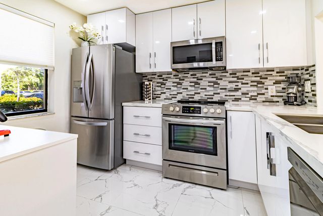 3 of 20 - 2941 N Nob Hill Road #112, Sunrise, FL