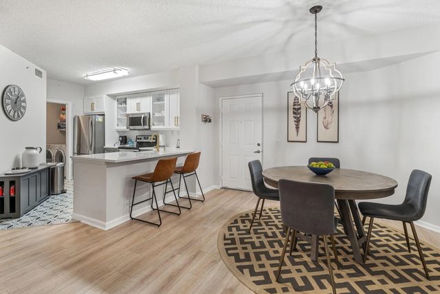 11790 St Andrews Place #apt 203, Wellington
