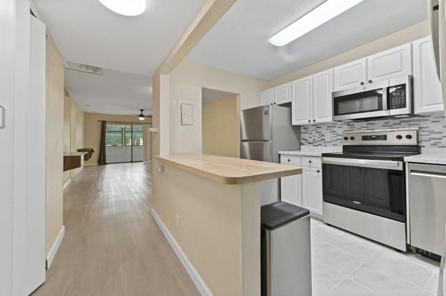 4 of 24 - 126 Sparrow Drive #22a, Royal Palm Beach, FL