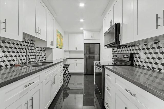 4400 Hillcrest Drive #1005a, Hollywood