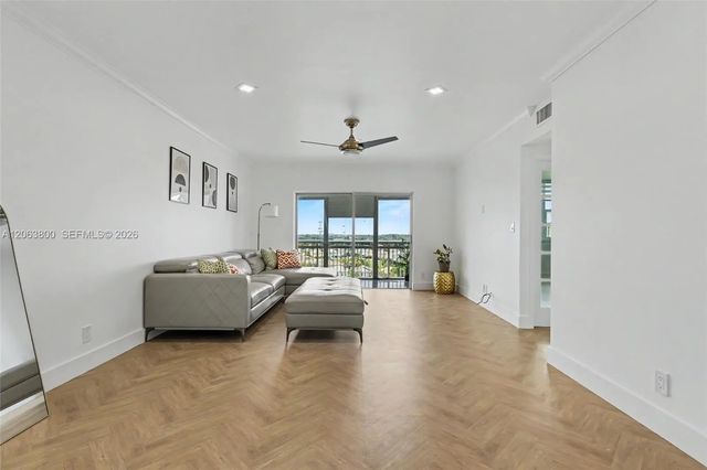 2 of 44 - 4400 Hillcrest Drive #1005a, Hollywood, FL