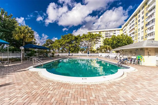 4 of 44 - 4400 Hillcrest Drive #1005a, Hollywood, FL