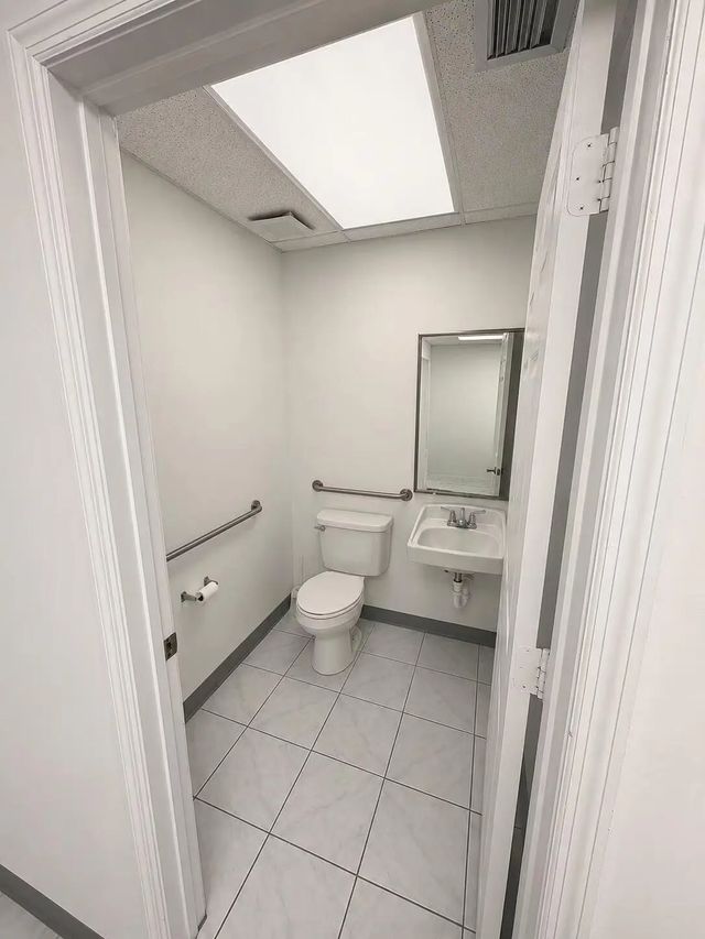 5 of 6 - 4100 N Powerline Road #g1-g5, Deerfield Beach, FL