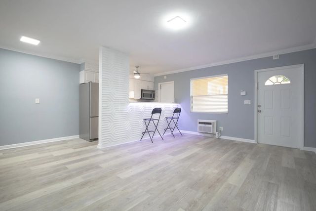 2 of 14 - 2621 Grant Street #10a, Hollywood, FL