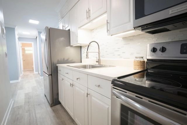 4 of 14 - 2621 Grant Street #10a, Hollywood, FL