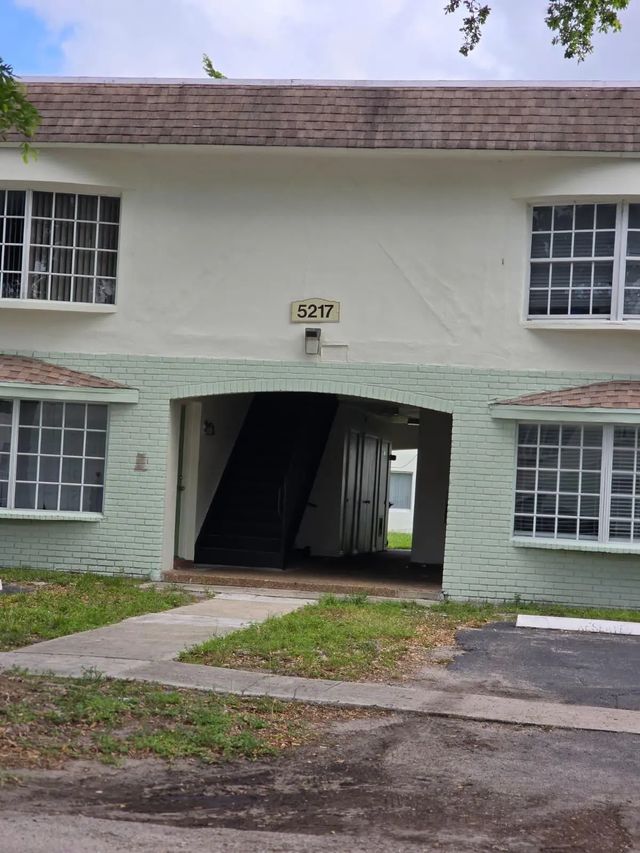 4 of 24 - 5217 Nw 18th Street #3d, Lauderhill, FL