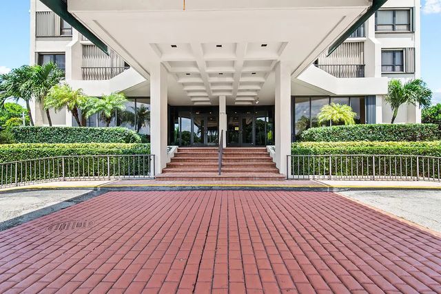 5600 N Flagler Drive #2202, West Palm Beach