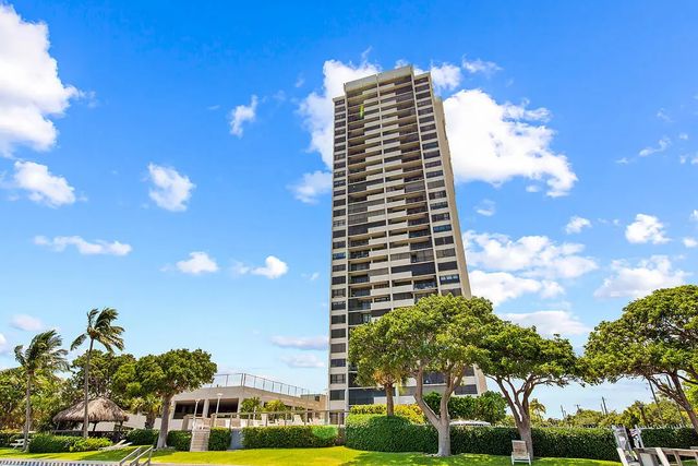 2 of 23 - 5600 N Flagler Drive #2202, West Palm Beach, FL