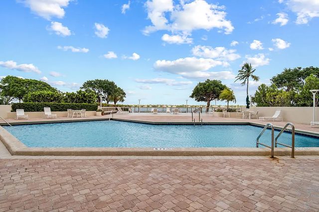 4 of 23 - 5600 N Flagler Drive #2202, West Palm Beach, FL