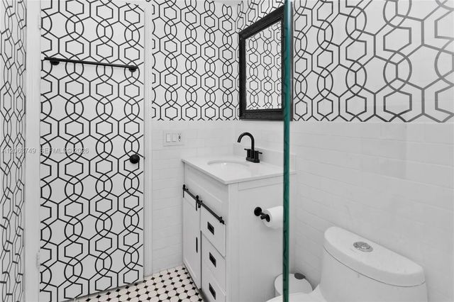 2 of 32 - 641 Espanola Way #24, Miami Beach, FL