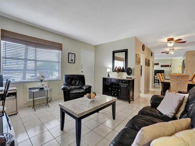 3 of 27 - 16901 Ne 13th Avenue #110, Miami, FL
