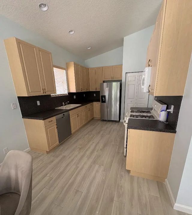 3 of 10 - 172 Nw Lawton Road, Port St. Lucie, FL