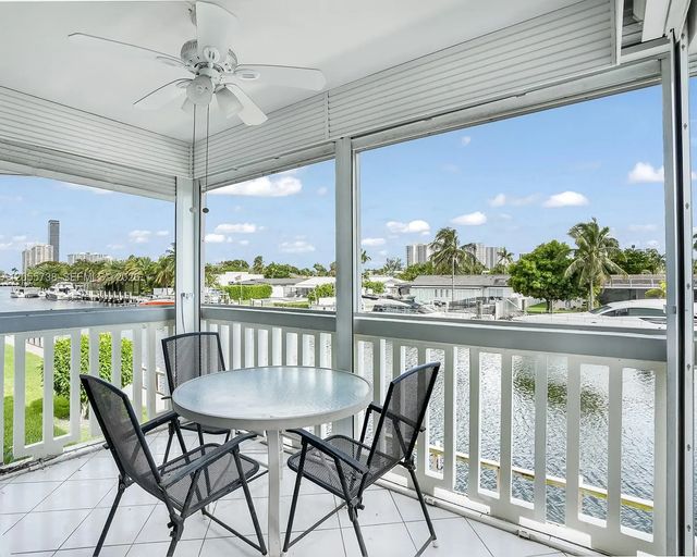 455 Paradise Isle Boulevard #207, Hallandale Beach
