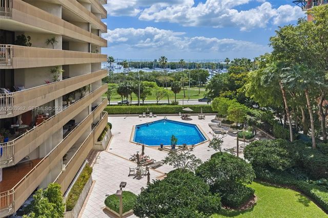 3 of 34 - 2901 S Bayshore Drive #8e, Coconut Grove, FL