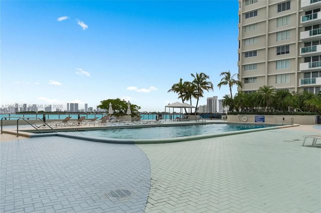 4 of 27 - 1200 West Avenue #1419, Miami Beach, FL