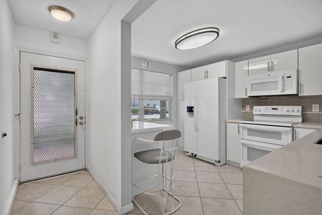 2006 Granada Drive #j1, Coconut Creek