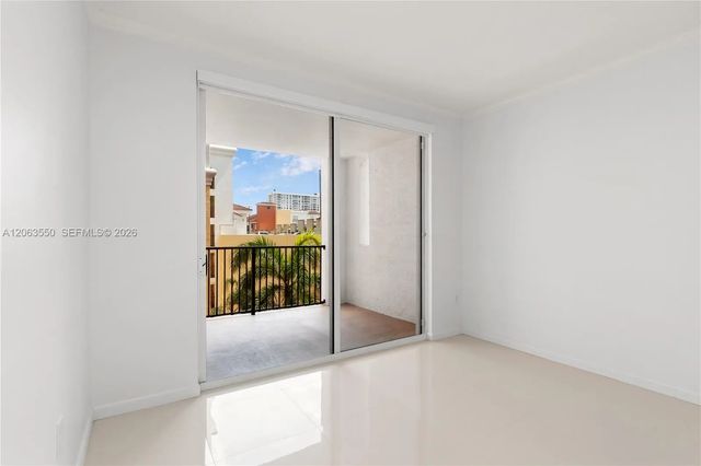 4 of 50 - 17100 N Bay Road #1712, Sunny Isles Beach, FL