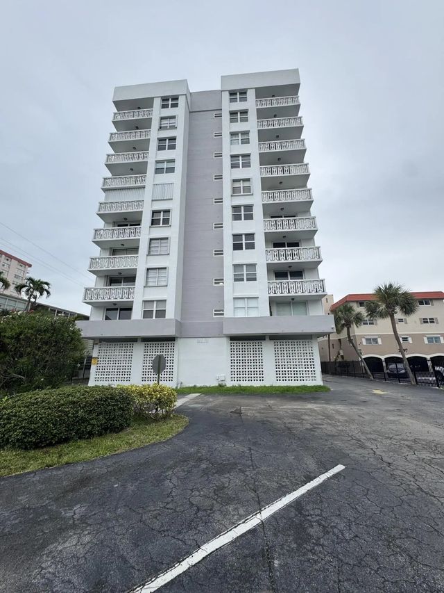 2 of 27 - 3113 S Ocean Drive #209, Hallandale Beach, FL