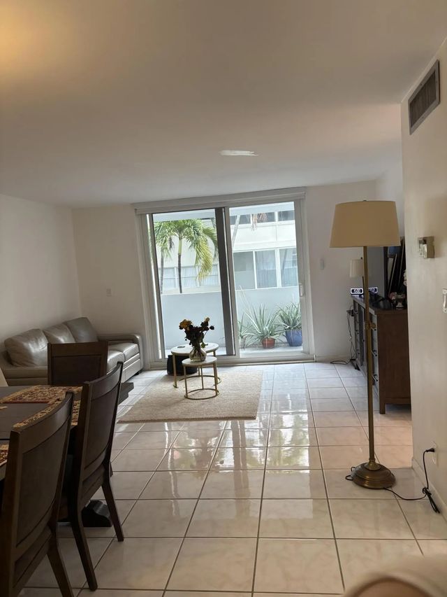 5 of 27 - 3113 S Ocean Drive #209, Hallandale Beach, FL