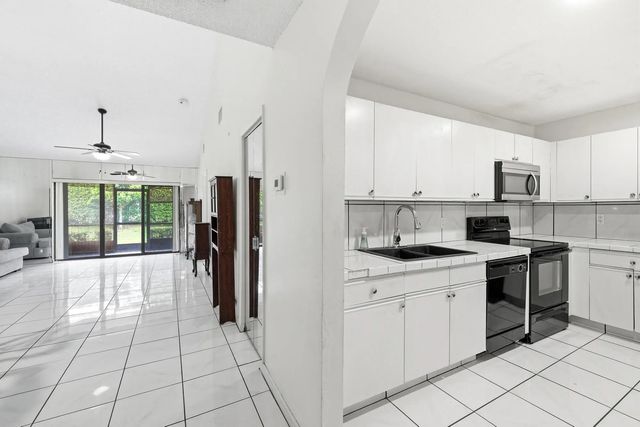 3 of 30 - 120 Sunshine Boulevard, Royal Palm Beach, FL