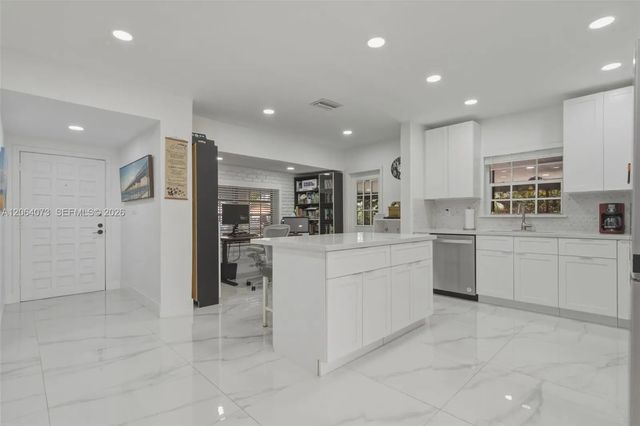 11621 Nw 58th Place, Hialeah