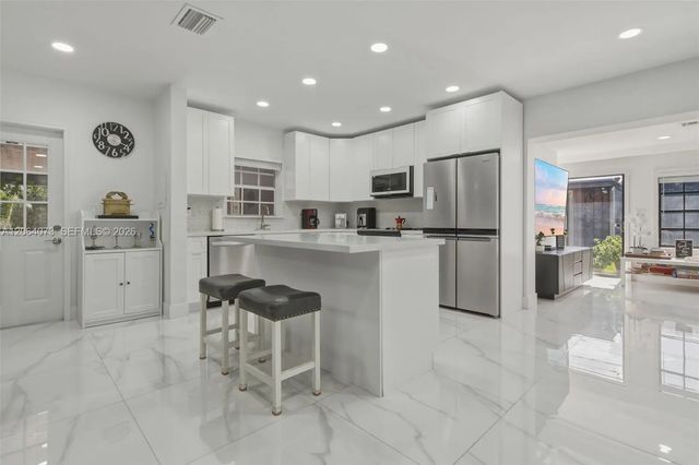 2 of 26 - 11621 Nw 58th Place, Hialeah, FL