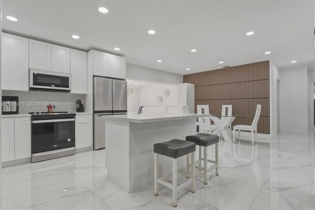 5 of 26 - 11621 Nw 58th Place, Hialeah, FL