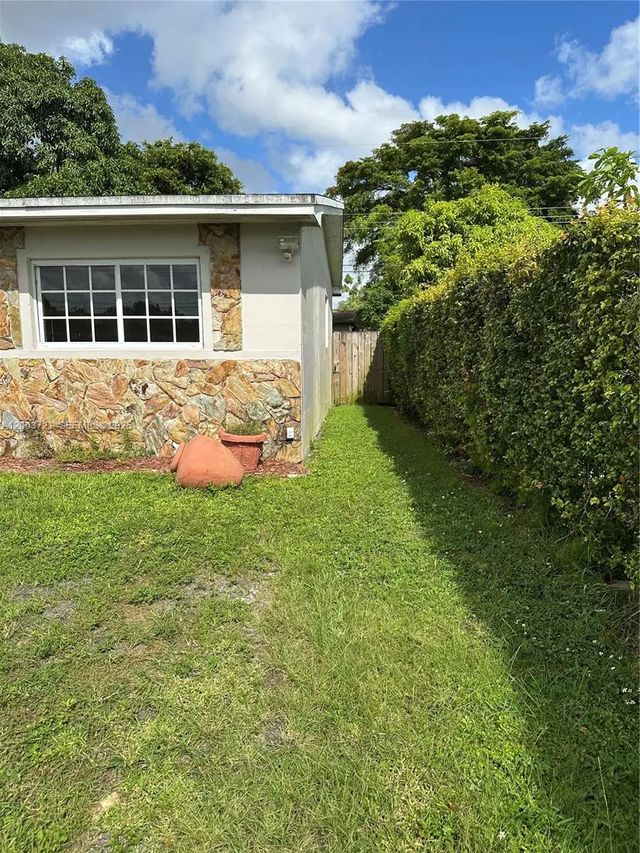 2 of 17 - 10321 Sw 51st Street, Miami, FL