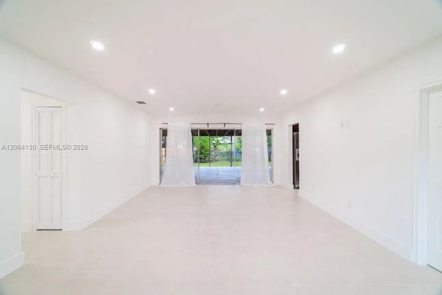 5 of 50 - 320 Ne 160th Street, Miami, FL