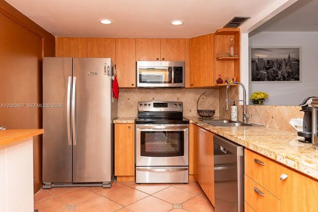 2 of 39 - 1020 Meridian Avenue #314, Miami Beach, FL